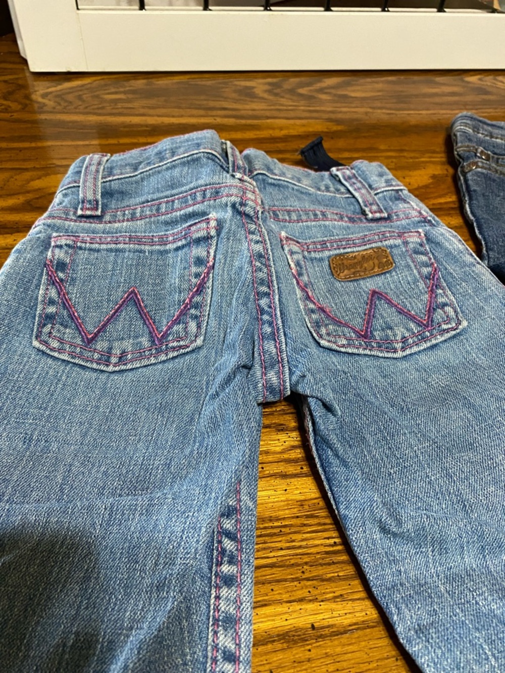 Wrangler girls Jeans Set in Light Blue and Dark Blue 4t - Picture 3 of 11